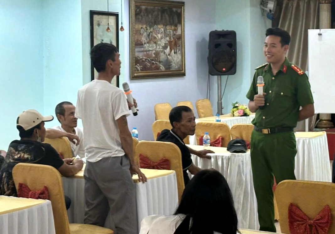 Phòng Cảnh sát ĐTTP về ma túy tuyên truyền Luật Hình sự sửa đổi tại các cơ sở điều trị Methadone Hải An và Ngô Quyền